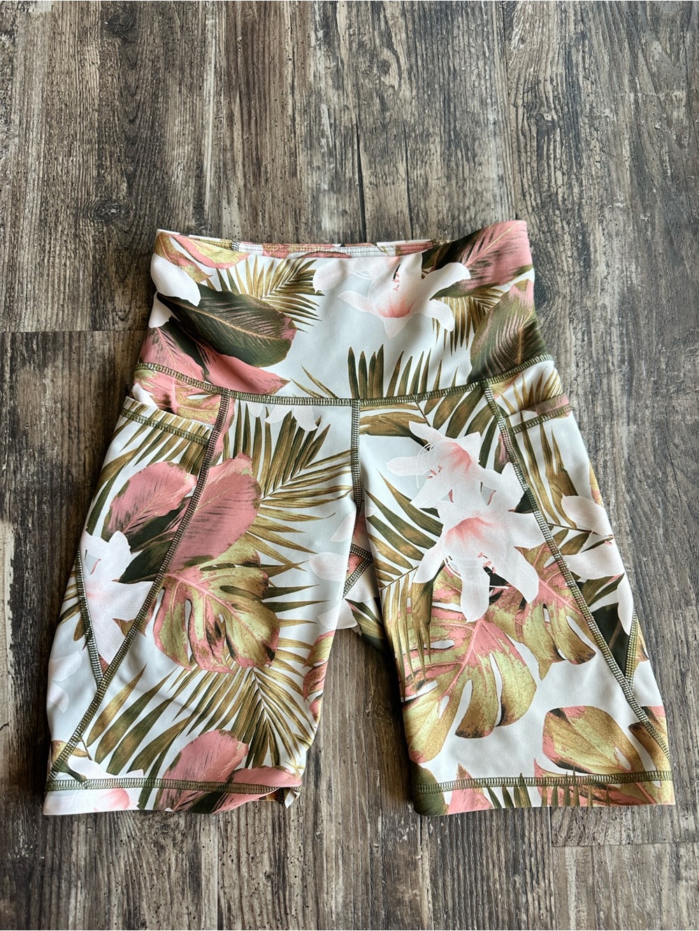 High-waisted biker shorts| Old Navy Active XS
